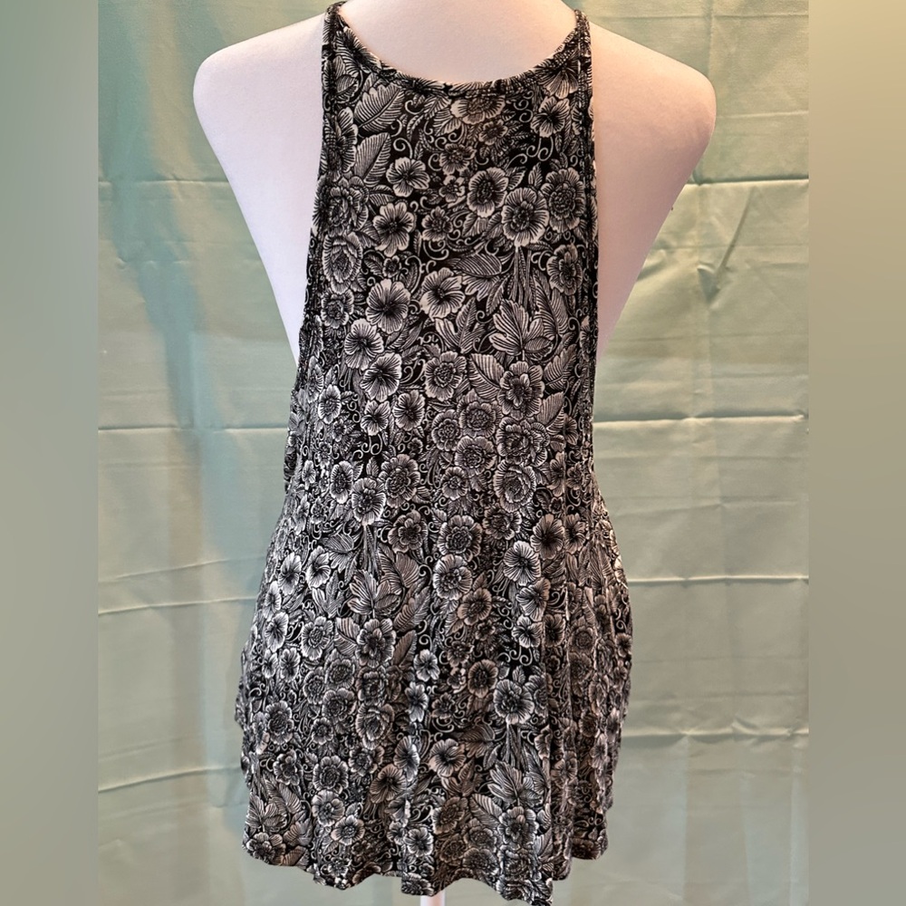 Aeropostale black/white print sleeveless top, size medium - Picture 2 of 3
